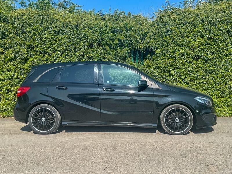 Usado Mercedes B200 AMG line 136 HP (100 kW) 2018 Preto Monovolume