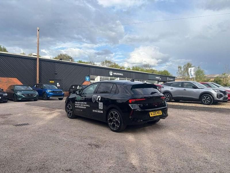 Used Vauxhall Astra Ultimate 128 HP (94 kW) 2025 Black Hatchback