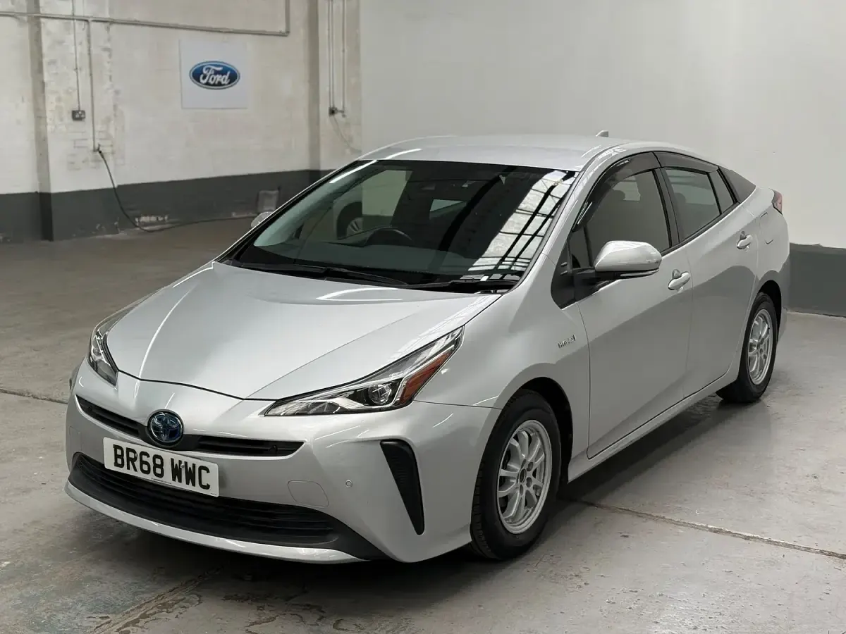 Used Toyota Prius 122 HP (89 kW) 2022 Silver Hatchback
