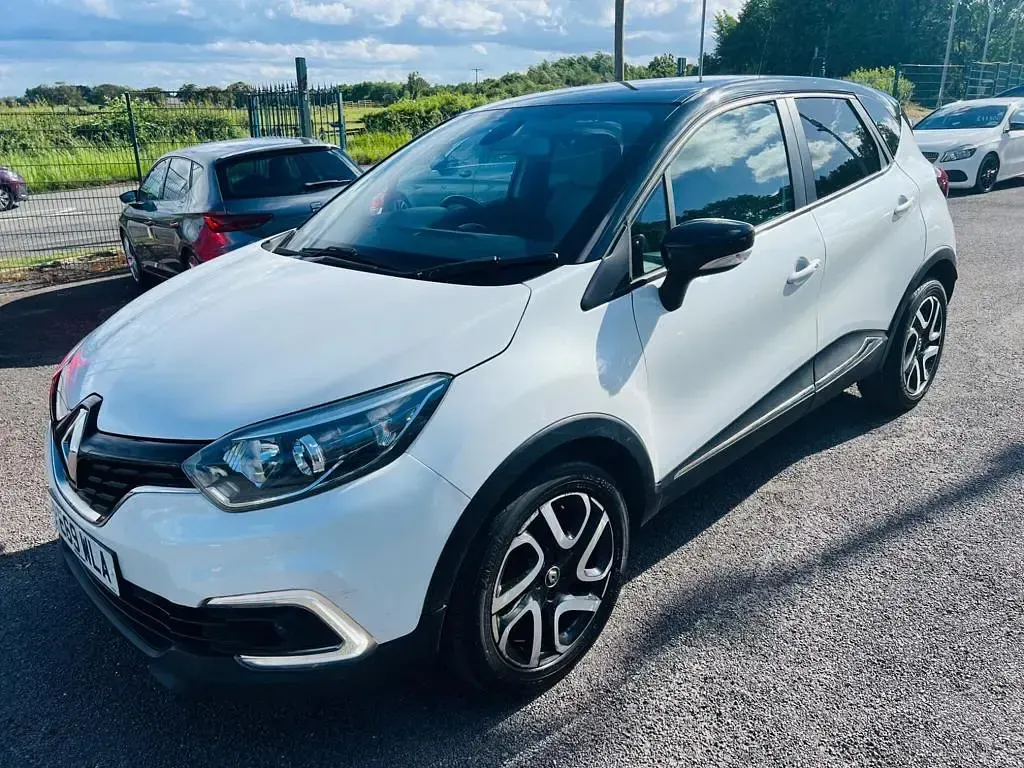 Used Renault Captur Iconic 90 HP (66 kW) 2019 White SUV