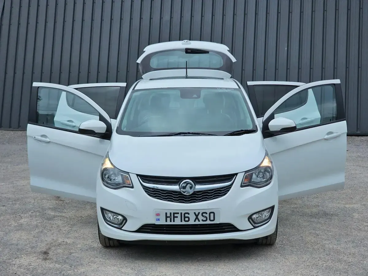 Usado Vauxhall Viva 75 HP (55 kW) 2016 Branco Citadino