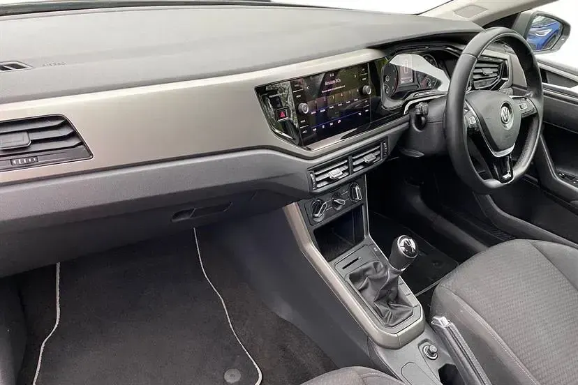 Used VW Polo SE 95 HP (69 kW) 2018 Limestone grey Hatchback