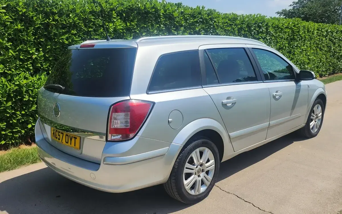 Used Vauxhall Astra Design Edition 2007 Silver Estate
