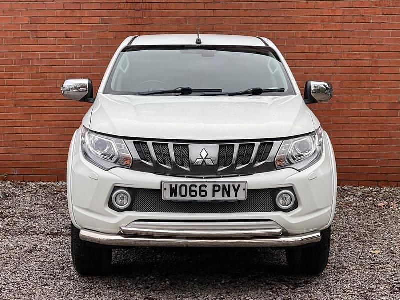 Used Mitsubishi L200 2017 White Pickup
