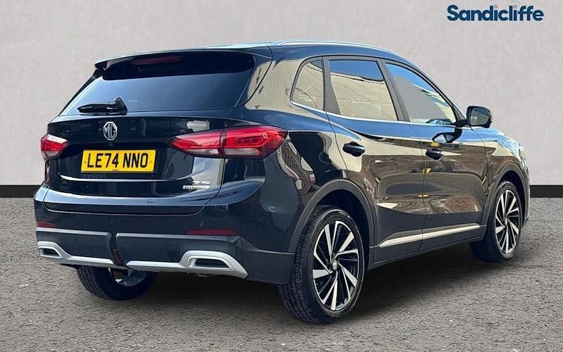 Used MG ZS Trophy 196 HP (144 kW) 2024 Metallic  black pearl SUV