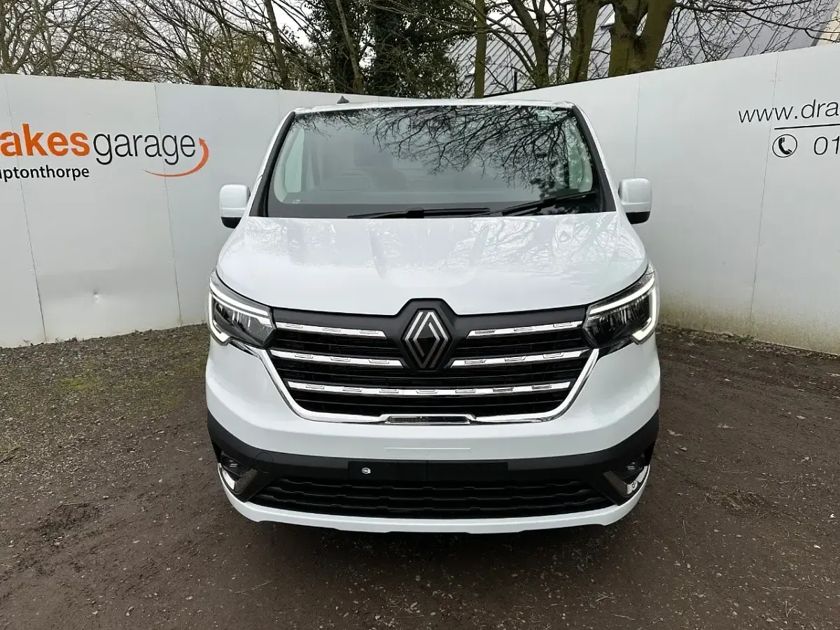 New Renault Trafic 2026 White
