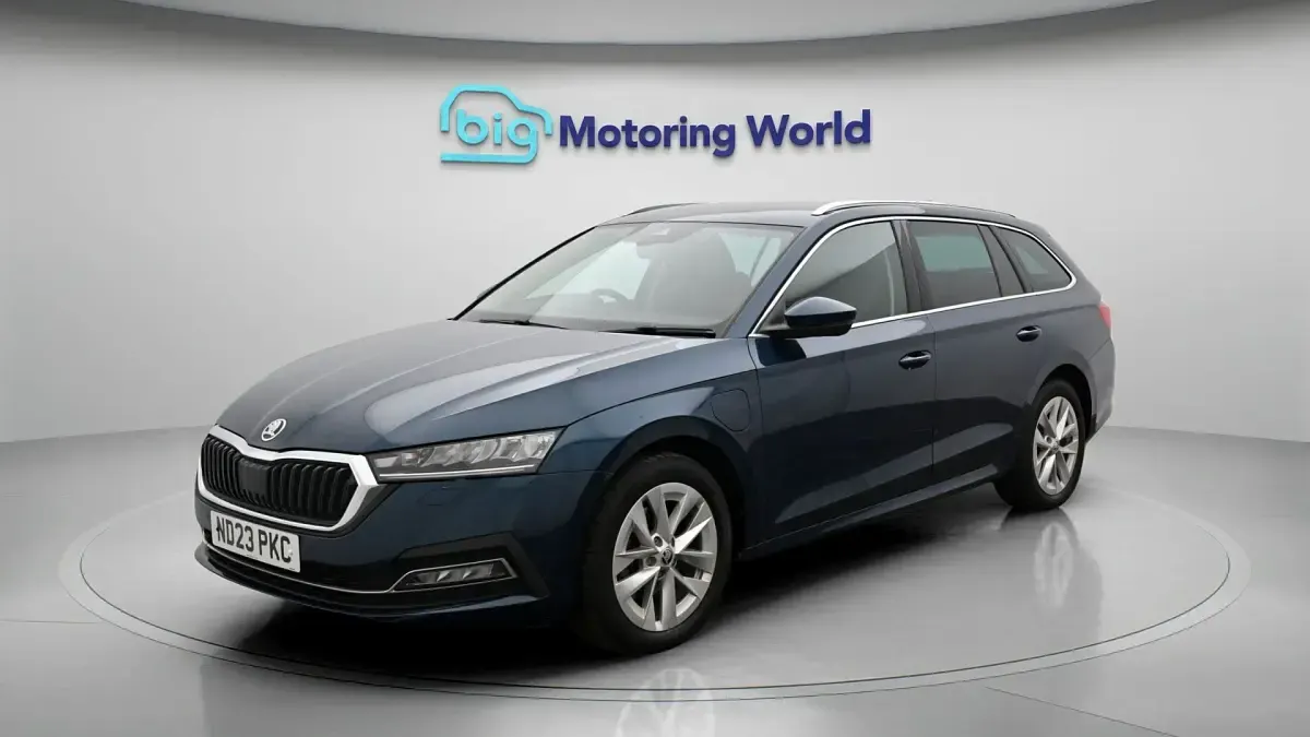 Used Skoda Octavia SE L 201 HP (147 kW) 2023 Blue Estate
