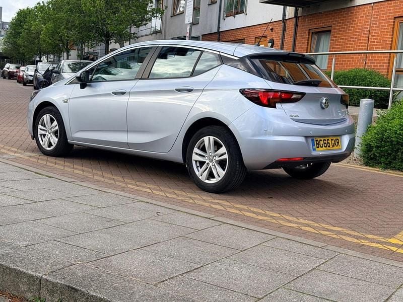 Used Vauxhall Astra Design Edition 150 HP (110 kW) 2016 Silver Hatchback