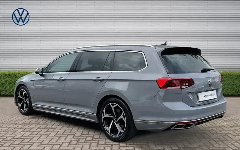 Begagnad VW Passat R-line 150 HK (110 kW) 2023 Grå Kombi