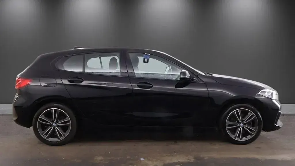Used BMW 118 Sport Line 136 HP (100 kW) 2021 Black Hatchback