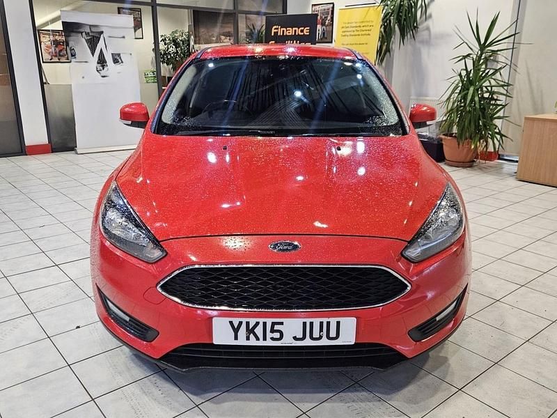 Used Ford Focus Zetec 115 HP (84 kW) 2015 Red Hatchback