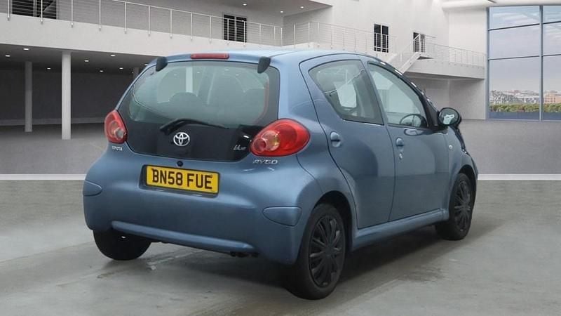 Used Toyota Aygo 67 HP (49 kW) 2008 Blue Hatchback