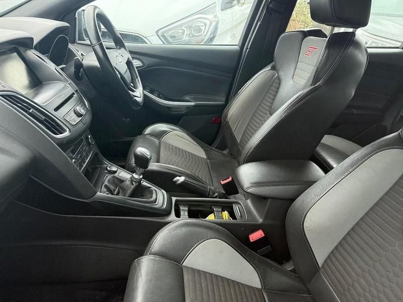 Used Ford Focus ST 185 HP (136 kW) 2016 Black Hatchback