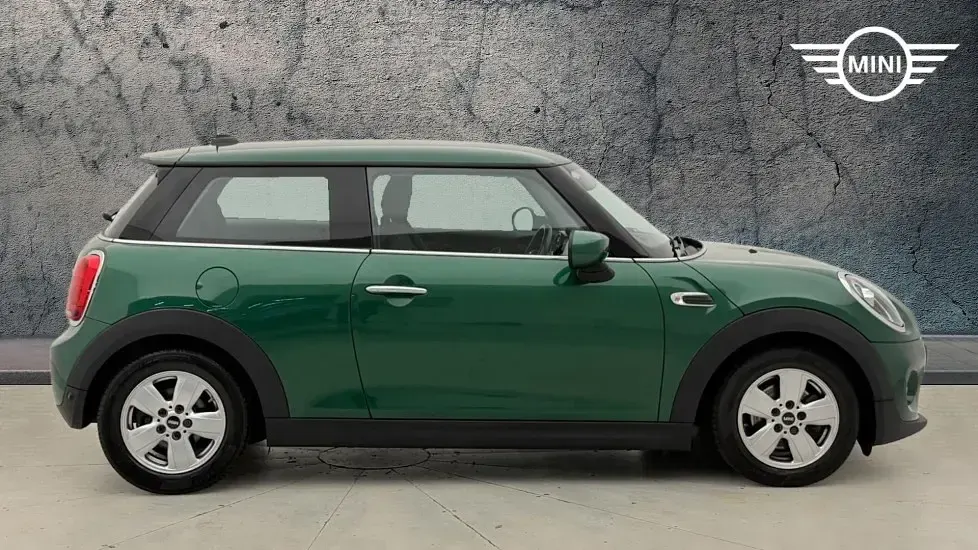 Second-hand Mini ONE Classic 101 CP (74 kW) 2020 Verde Hatchback