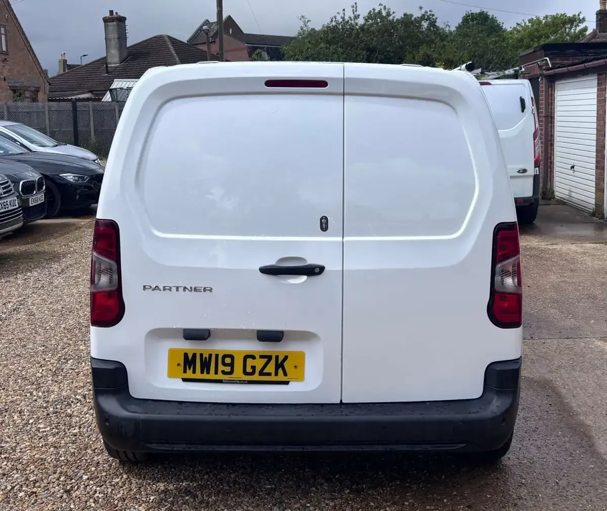 Used Peugeot Partner 2019 White MPV