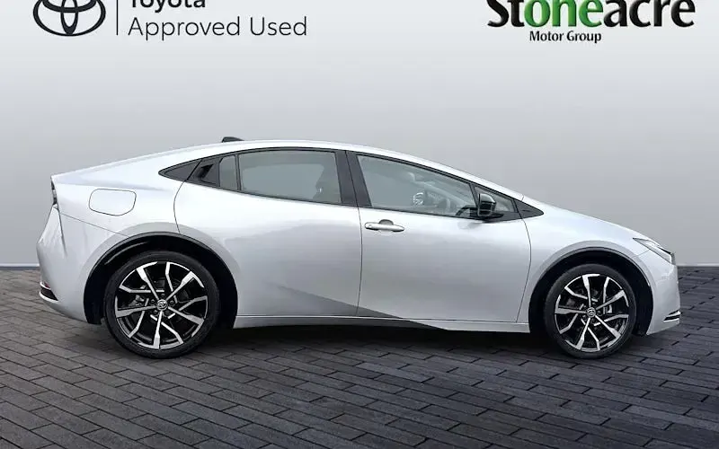 Used Toyota Prius 223 HP (164 kW) 2025 Silver Hatchback