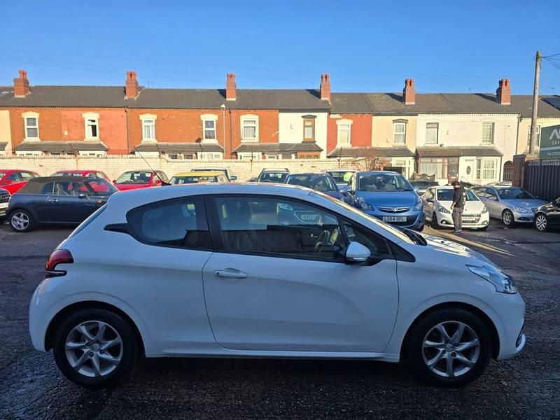 Used Peugeot 208 Active 2016 White Hatchback
