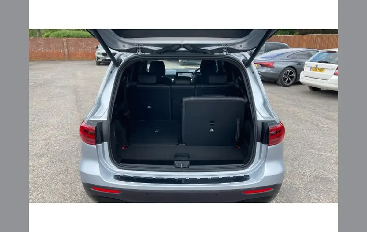 Begagnad Mercedes GLB200 Executive 161 HK (118 kW) 2025 Silver SUV