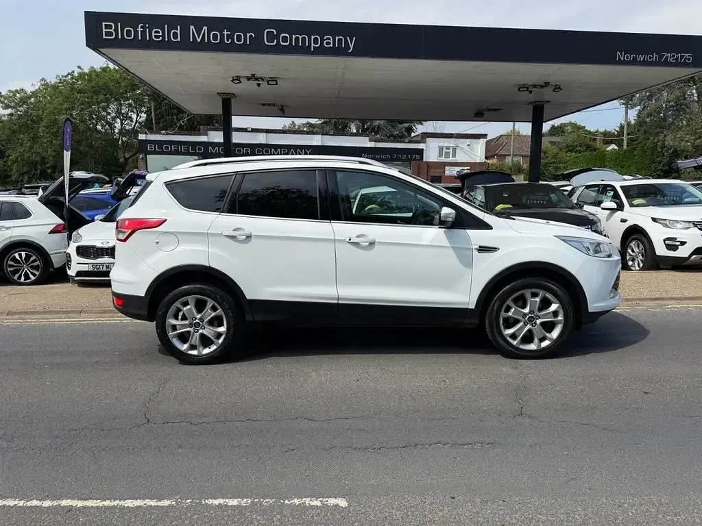 Used Ford Kuga Zetec 150 HP (110 kW) 2016 White SUV