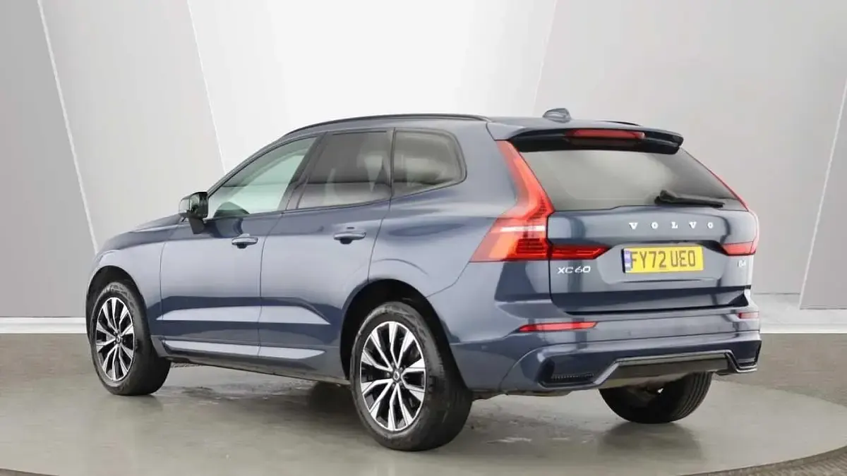 Second-hand Volvo XC60 Plus 194 CP (142 kW) 2023 Albastru SUV