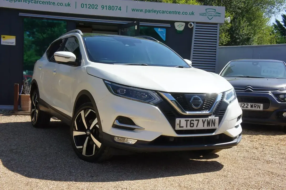 Used Nissan Qashqai Tekna 2017 White SUV