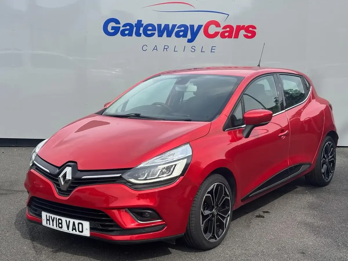 Used Renault Clio Signature 90 HP (66 kW) 2018 Red Hatchback