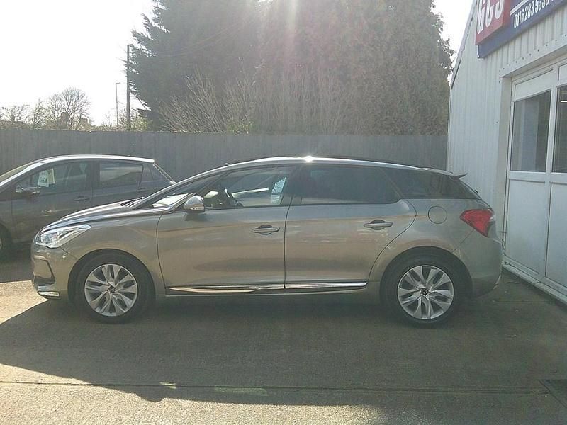 Usado Citroën DS5 120 HP (88 kW) 2015 Cinzento Citadino