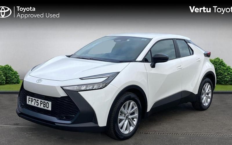 Used Toyota C-HR 140 HP (102 kW) 2025 White SUV
