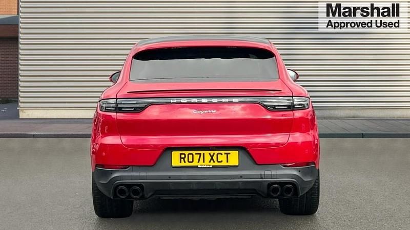 Used Porsche Cayenne 462 HP (339 kW) 2021 Red SUV