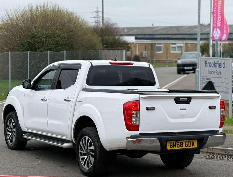 Used Nissan Navara Acenta+ 2019 White Pickup