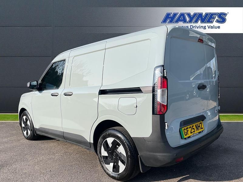 Usado Ford E-Transit Trend 98 kW (134 HP) 2025 Cinzento Van