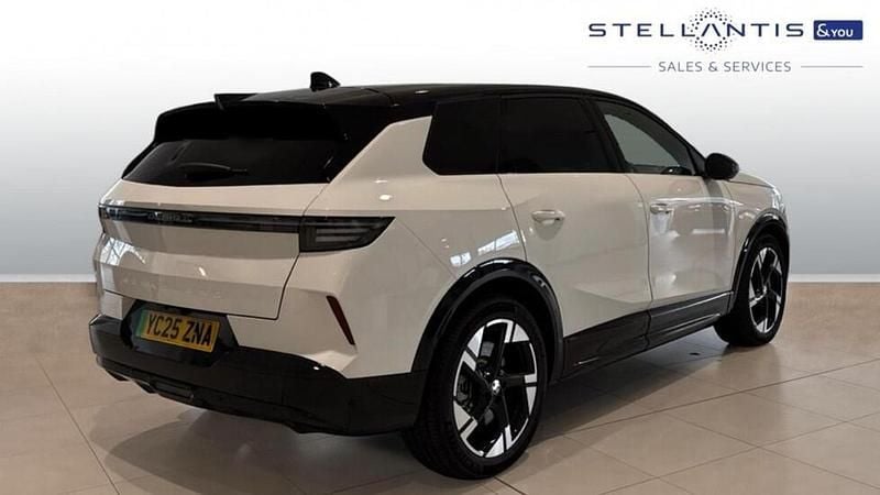 Used Vauxhall Grandland Ultimate 154 kW (210 HP) 2025 White SUV