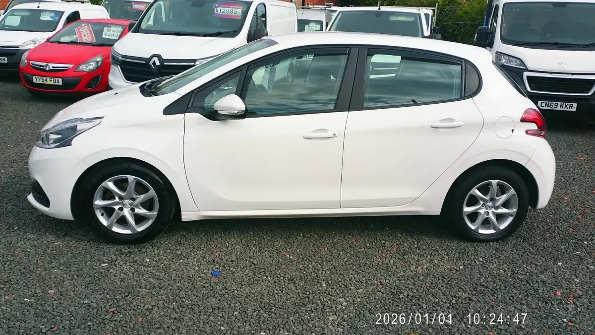 Used Peugeot 208 Active 2016 White Hatchback