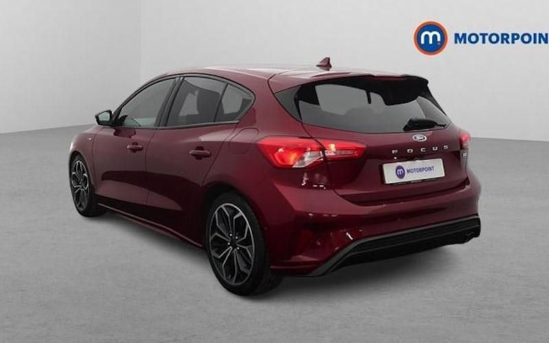 Used Ford Focus ST-Line X 120 HP (88 kW) 2019 Red Hatchback