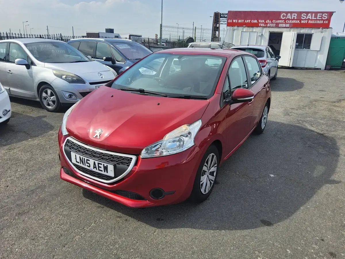 Used Peugeot 208 Access 82 HP (60 kW) 2015 Red Hatchback