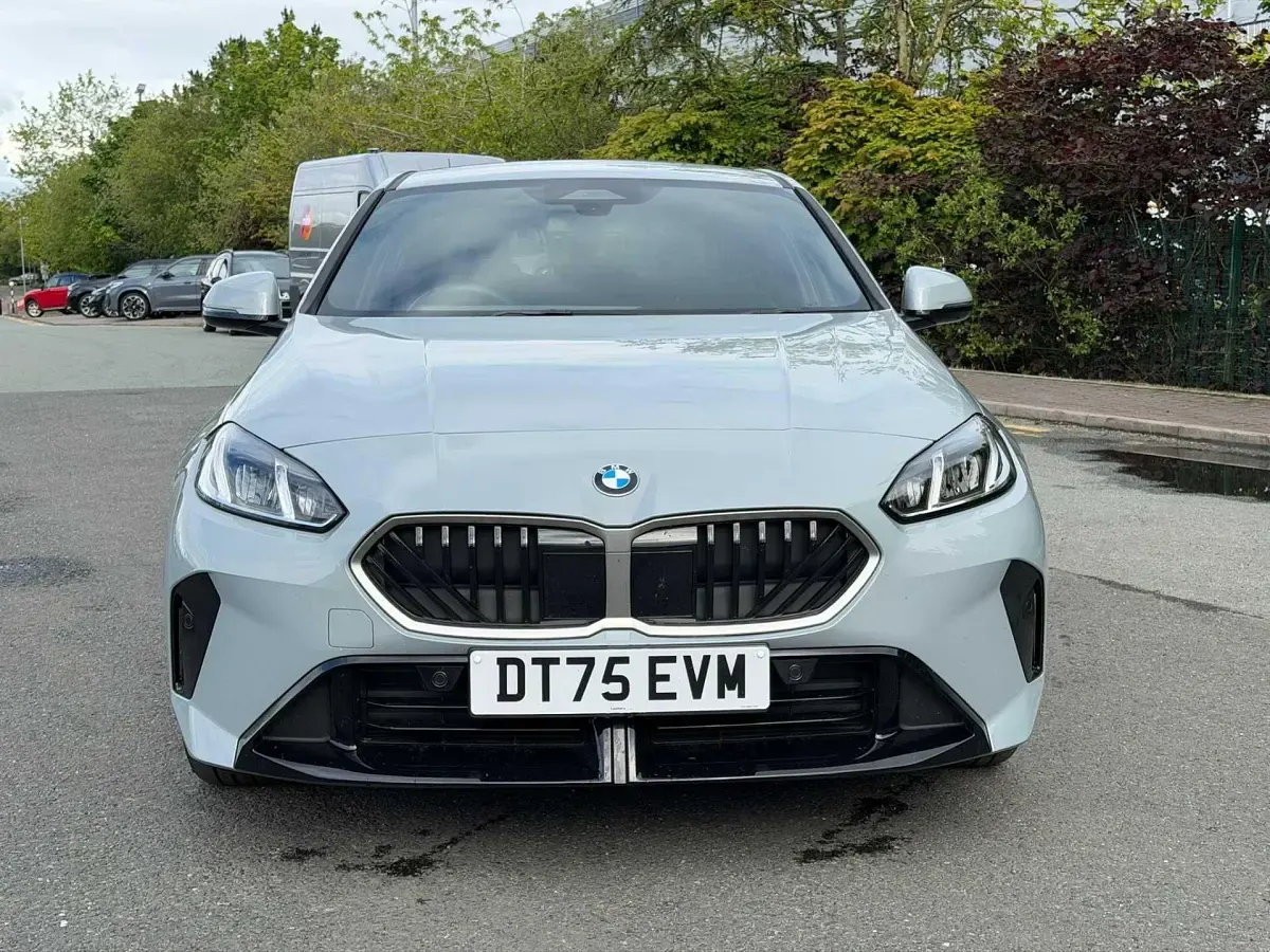 Neu BMW 120 M Sport 168 PS (123 kW) 2026 Grau Kleinwagen