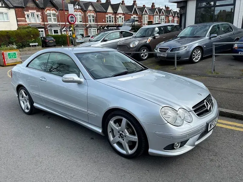 Usado Mercedes CLK220 2009 Prateado Coupé