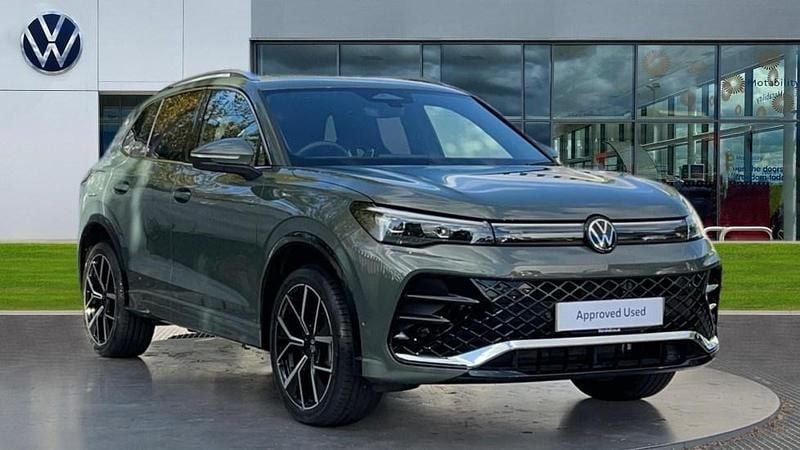 Green Used 2025 VW Tiguan R-line SUV | £39,609 - Image 1/4