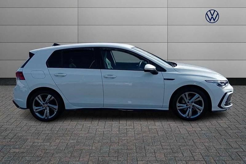 Begagnad VW Golf VII R-line 2021 Vit Halvkombi