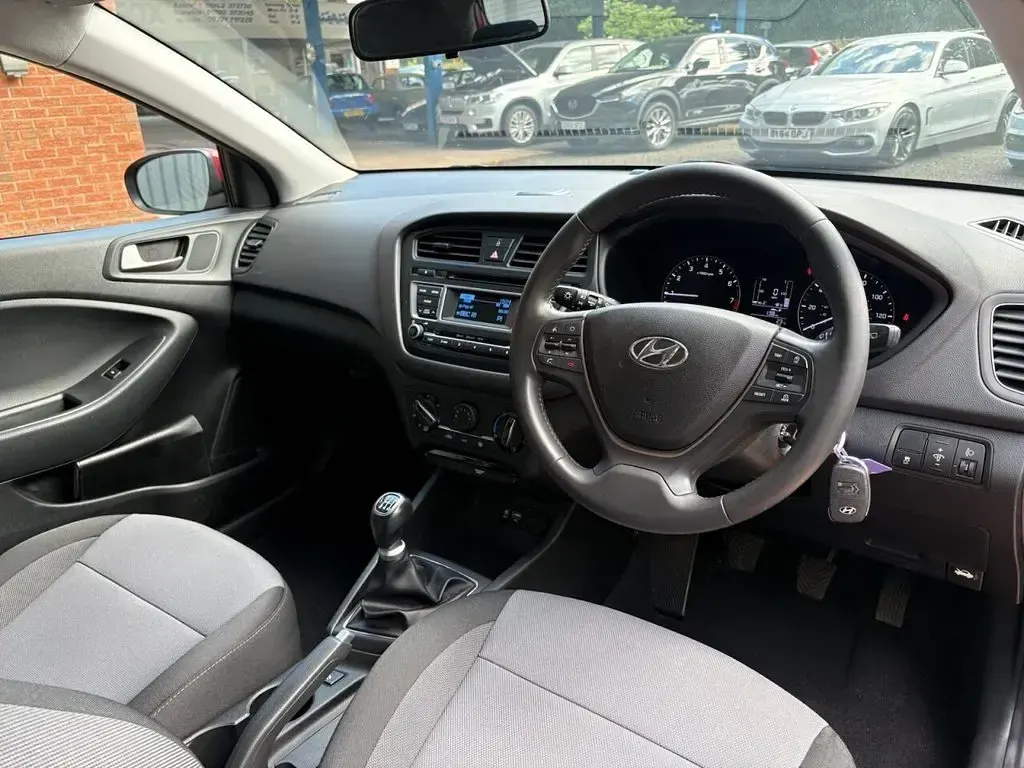 Used Hyundai i20 SE 2017 Red Coupe