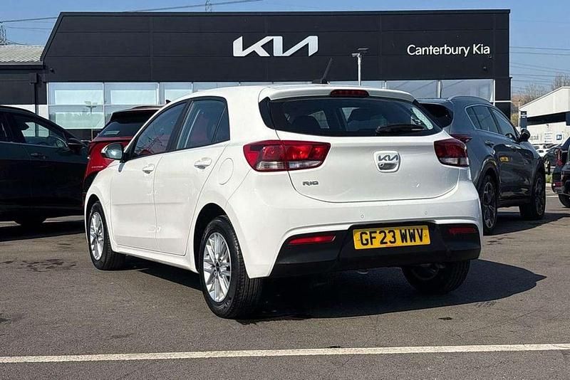 Used Kia Rio 101 HP (74 kW) 2023 White Hatchback