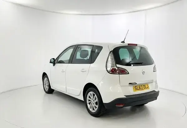 Used Renault Scénic III Dynamique 110 HP (80 kW) 2013 White MPV