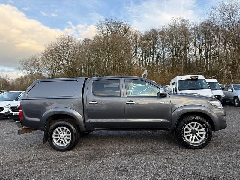 Used Toyota HiLux 171 HP (125 kW) 2016 Grey Pickup