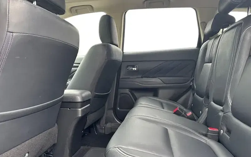 Used Mitsubishi Outlander P-HEV 203 HP (149 kW) 2016 Black SUV