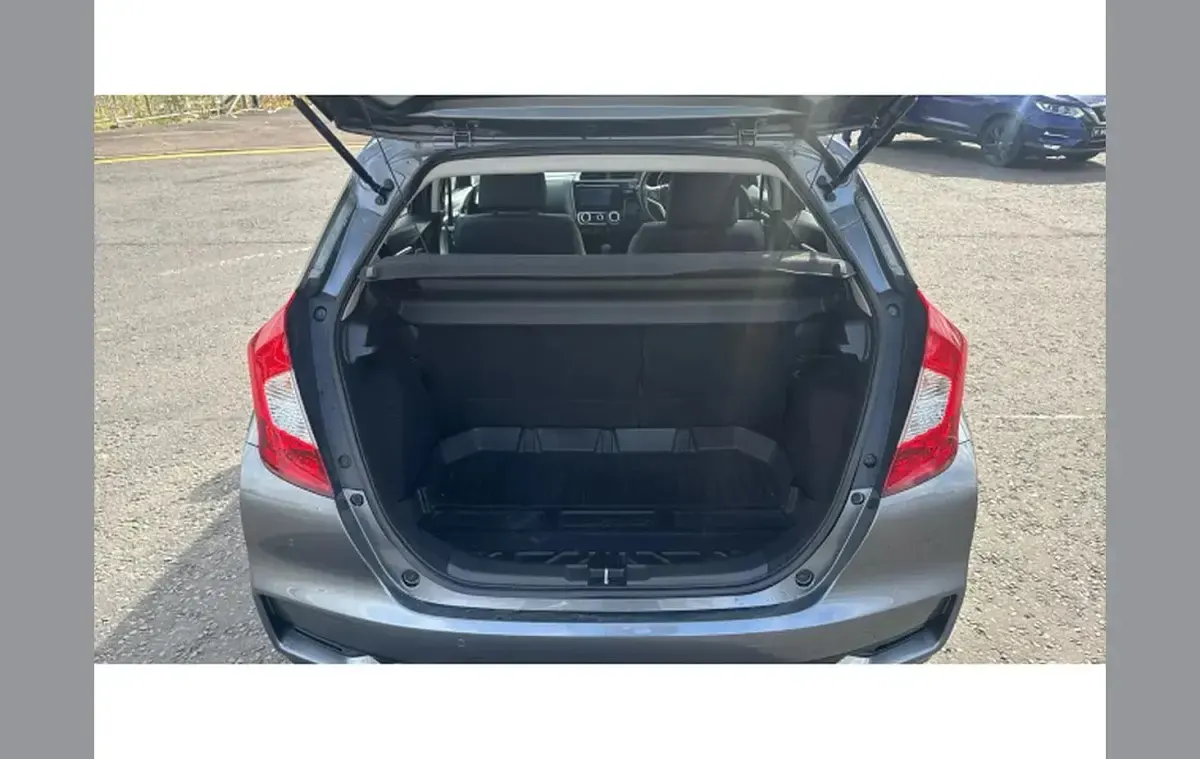 Used Honda Jazz SE 102 HP (75 kW) 2019 Grey Hatchback