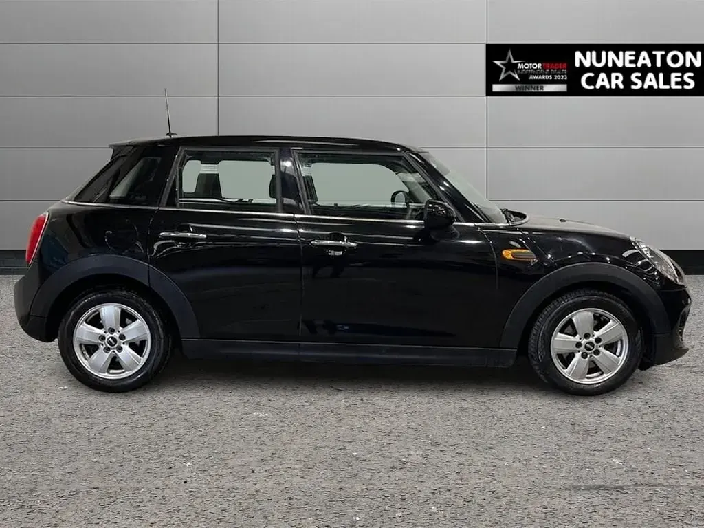 Usado Mini Cooper D Hatch 116 HP (85 kW) 2018 Preto Citadino