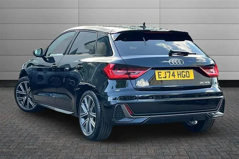 Begagnad Audi A1 S-Line 95 HK (69 kW) 2024 Svart SUV