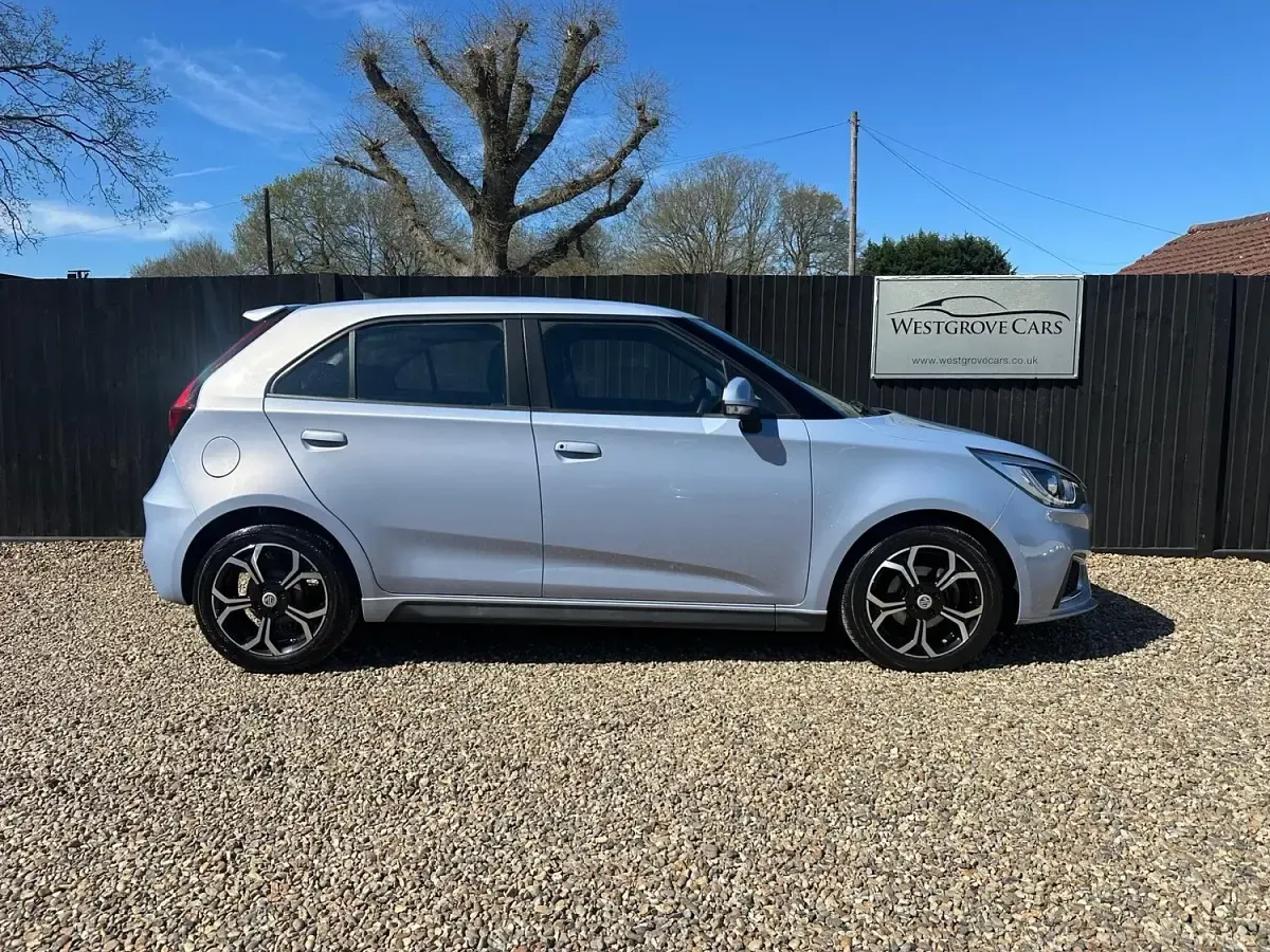 Used MG MG3 Exclusive 106 HP (77 kW) 2023 Silver Hatchback