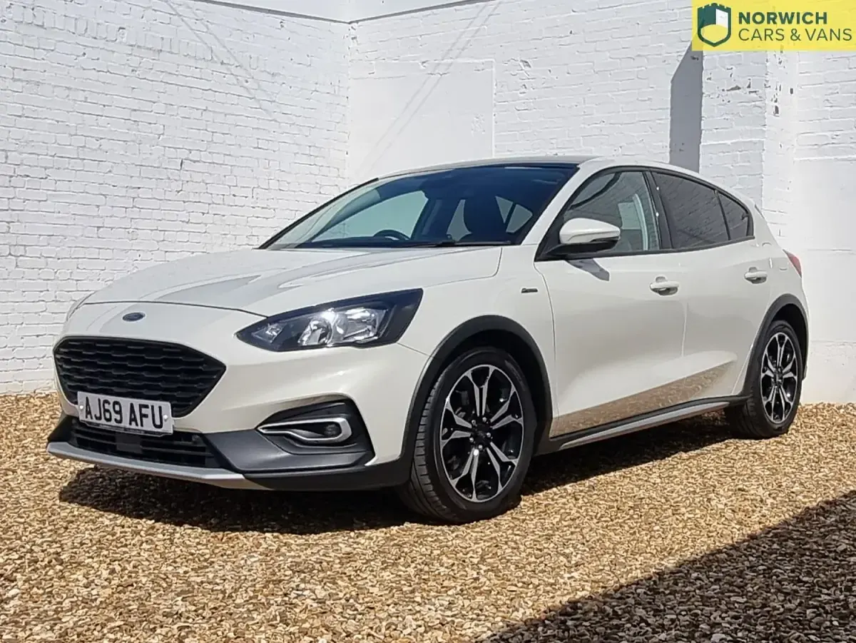 Used Ford Focus Active X 120 HP (88 kW) 2020 White Hatchback