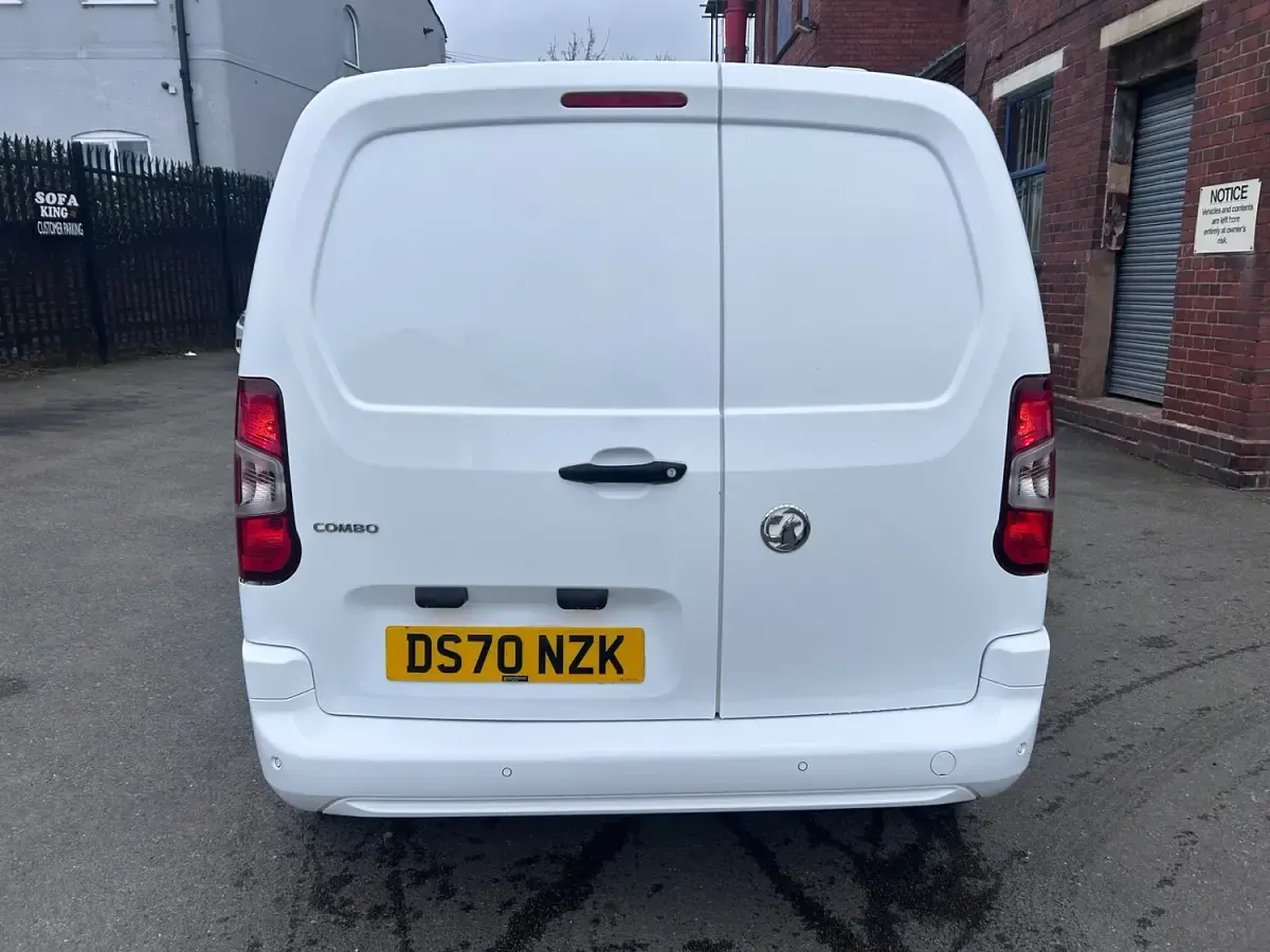 Used Vauxhall Combo Sportive 100 HP (73 kW) 2020 White MPV